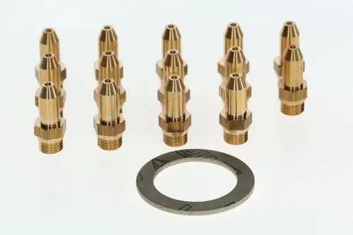 Mehrere gasbetriebene Düsen aus Messing in unterschiedlicher Höhe, angeordnet in zwei Reihen, mit einem flachen Dichtungsring in der Mitte. Zubehör für Bosch Produkte.